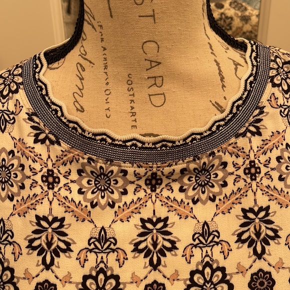 Hale Bob M Floral Short Sleeve Top in NEW Condition Poly/Spandex Blend - Picture 11 of 15